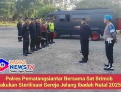 Polres Pematangsiantar Bersama Sat Brimob Lakukan Sterilisasi Gereja Jelang Ibadah Natal 2025