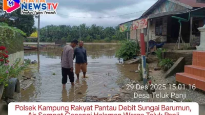 Polsek Kampung Rakyat Pantau Debit Sungai Barumun, Air Sempat Genangi Halaman Warga Teluk Panji