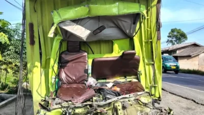 Kecelakaan Maut di Tol KM 54.700 Sergai, Truk Box Tabrak Tronton, Tiga Orang Tewas