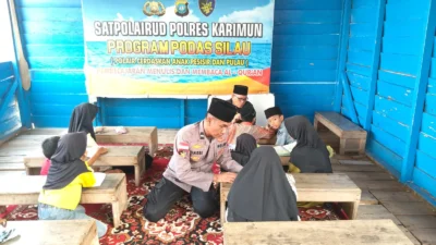 Satpolairud Polres Karimun Cerdaskan Anak Pesisir Lewat Program PODASSILAU