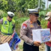 Sambut Hari Lalu Lintas Bhayangkara ke-71, Sat Lantas Polres Sergai Salurkan Sembako kepada Warga da...