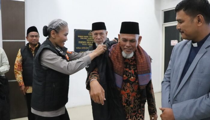 Kapolres Sergai Sematkan Rompi Tolak Narkoba, Dukung Pengungkapan 1,16 Ton Ketamine di Selat Malaka