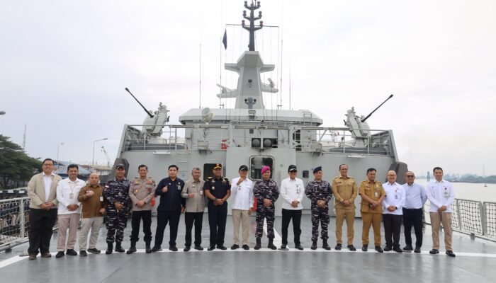 KRI Bung Karno-369 Kawal Distribusi Rupiah ke Wilayah Kepulauan, TNI AL dan BI Perkuat Layanan Kas Keliling